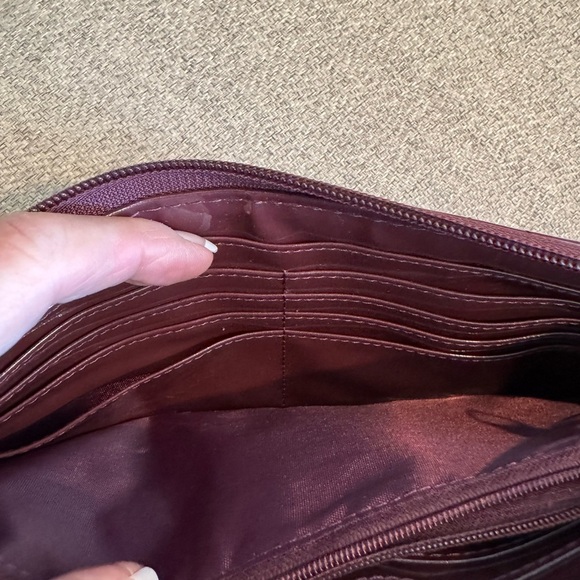 NWT - Joy and Iman Quilted Collection Wristlet
Burgundy - Picture 6 of 9